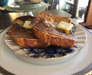 Dining - Taylor Made Bed and Breakfast (Spillville)