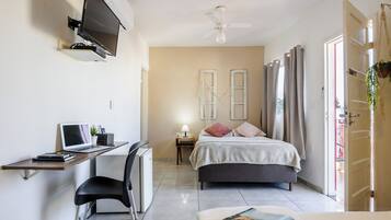 Een laptopwerkplek, gratis wifi, beddengoed