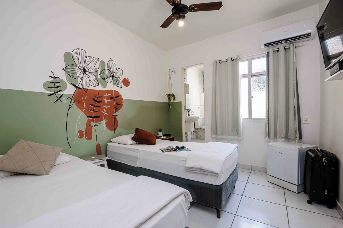 Standard Twin Room | Laptop workspace, WiFi (free), bed sheets