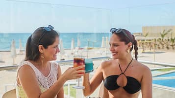 Bar en bord de piscine