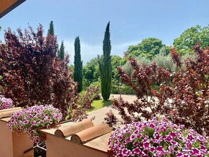 Exterior detail - La Torretta Guest House (Fabrica di Roma)