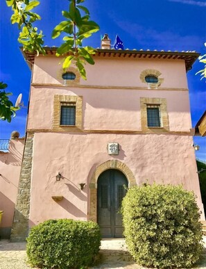 Exterior detail - La Torretta Guest House (Fabrica di Roma)