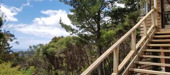 Kereru Cottage - private bach with sea view