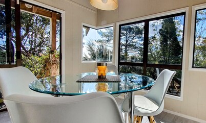 Kereru Cottage - private bach with sea view