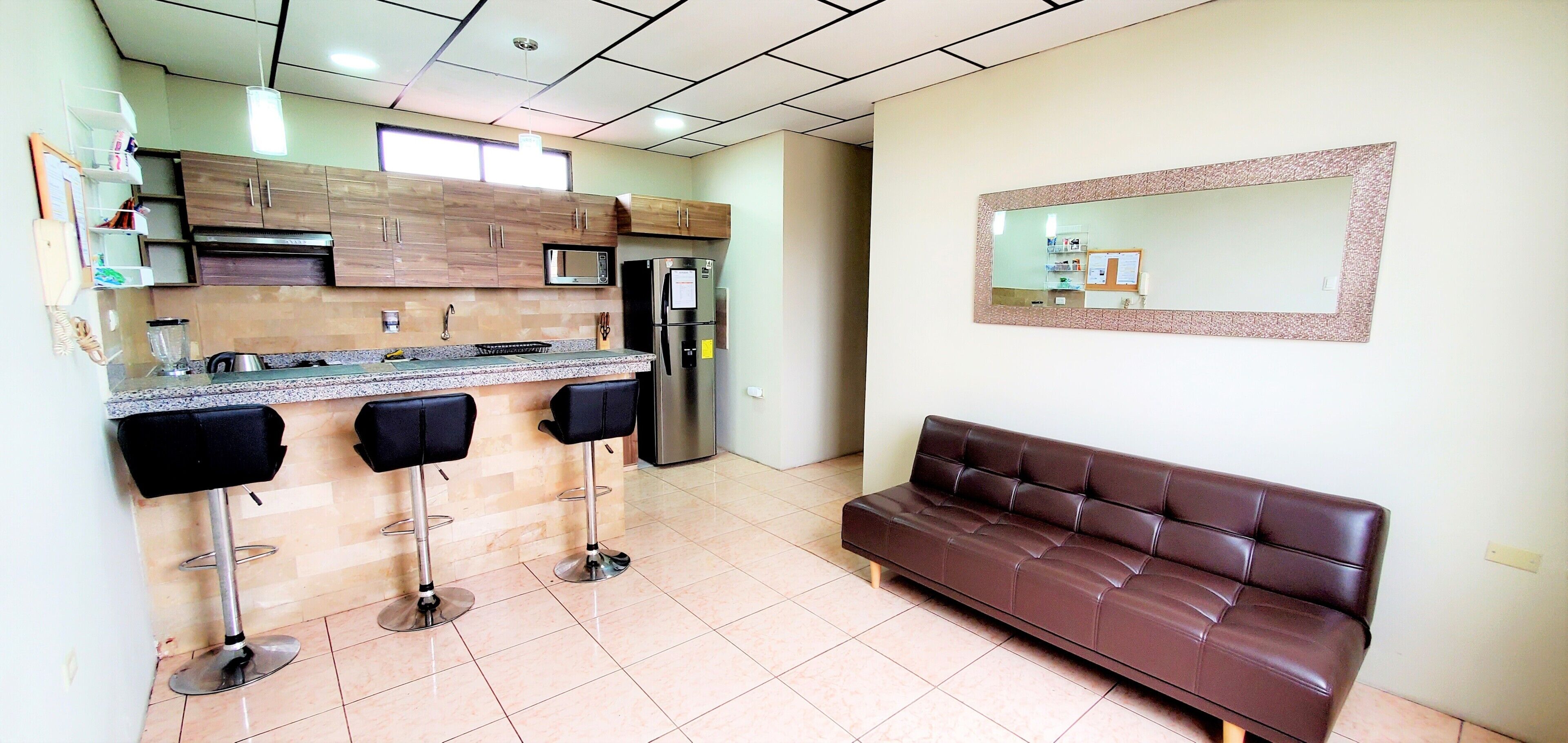 Superior appartement, 2 slaapkamers, uitzicht op de stad | Woonruimte | Flatscreentelevisie en streamingdiensten