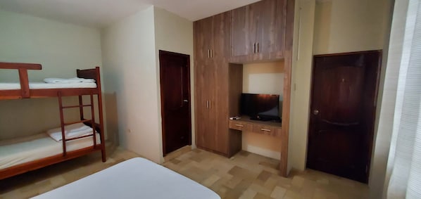 Comfort appartement, 1 slaapkamer | Individueel gedecoreerd, een strijkplank/strijkijzer, gratis wifi