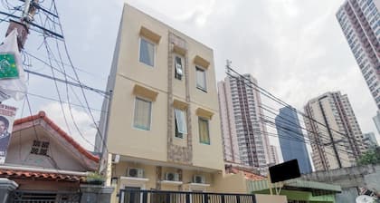 Reddoorz Plus Near Taman Rasuna Menteng