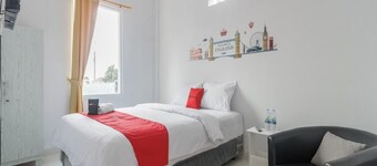 Reddoorz Plus Near Taman Rasuna Menteng