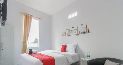 Reddoorz Plus Near Taman Rasuna Menteng