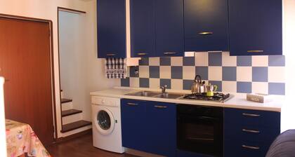 King Lear - Blue House - in the center of Verona