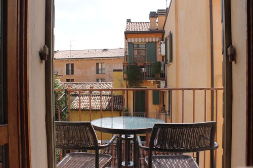 King Lear - Blue House - in the center of Verona