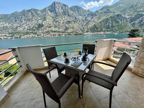 Outdoor dining - Immaculate, Luxury Apartment With Spectacular Views Over Kotor Bay (Kotor)