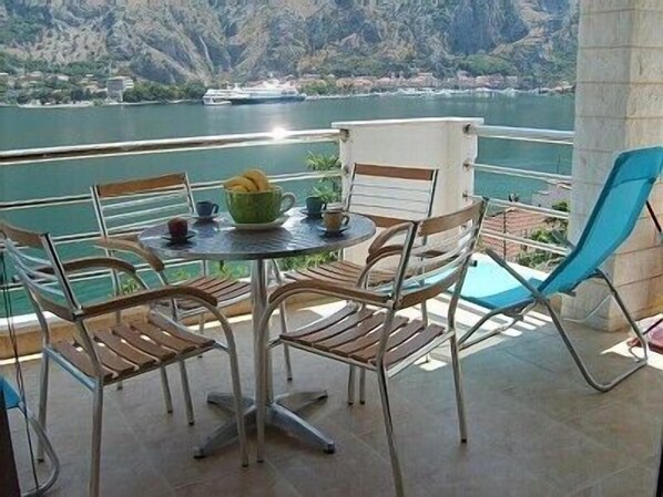 Outdoor dining - Immaculate, Luxury Apartment With Spectacular Views Over Kotor Bay (Kotor)