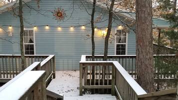 #8 Dahlia Suite | Terrace/patio