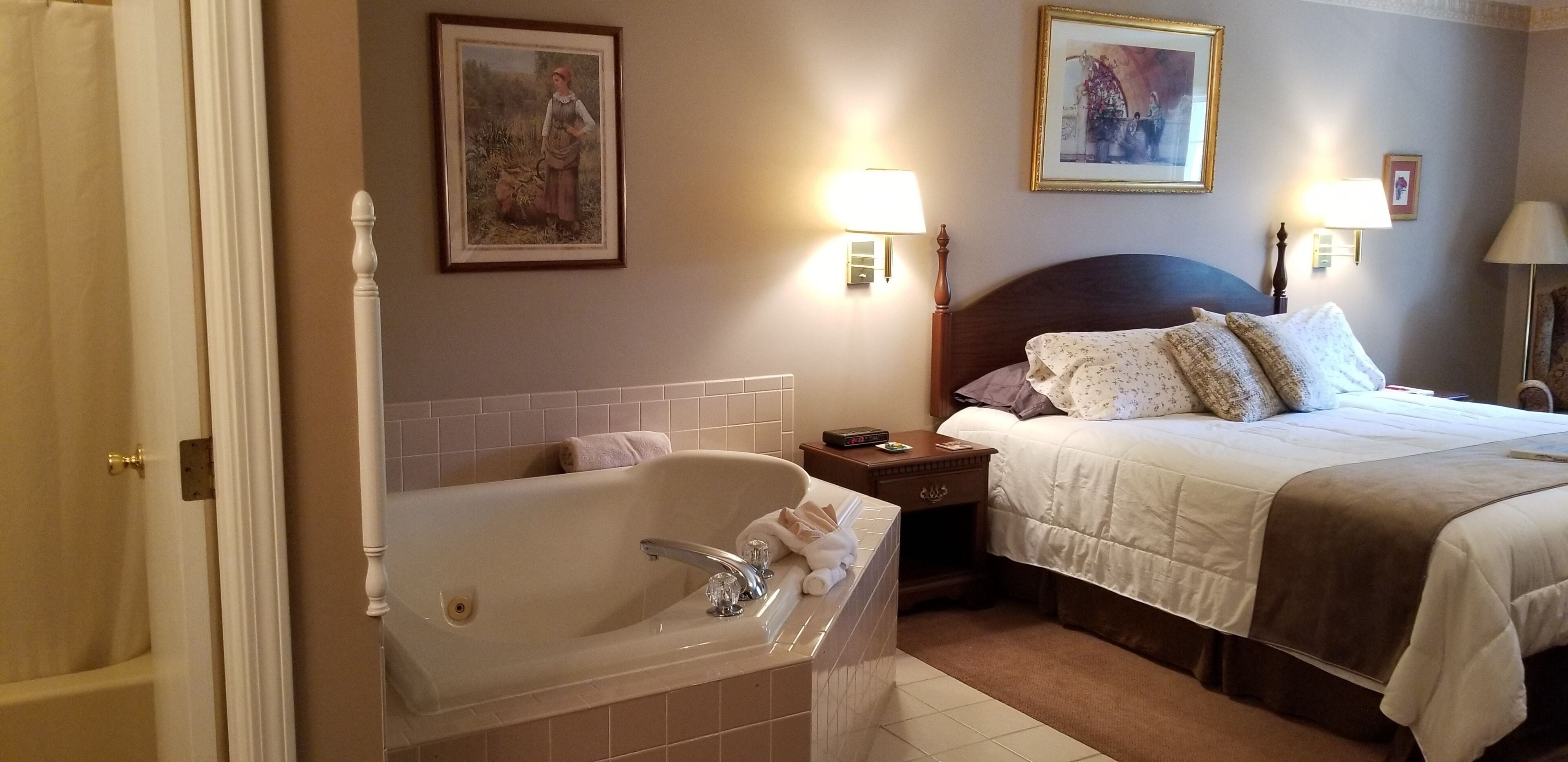 #4 Jasmine Suite | Premium bedding, free minibar, individually decorated