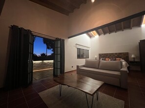 Panoramic Studio Suite | In-room safe, blackout drapes, iron/ironing board, free WiFi