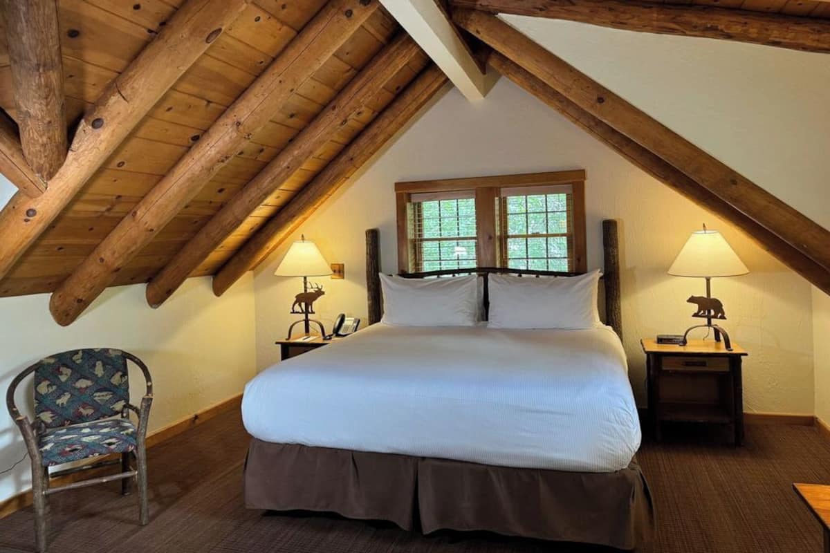 Lodge King | Tallelokero huoneessa, silitysrauta/-lauta, Wi-Fi, vuodevaatteet