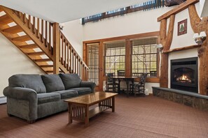 Lodge Luxury Suite | Living area | 32-inch TV with cable channels