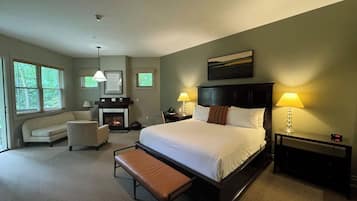 In-room safe, iron/ironing board, WiFi, bed sheets