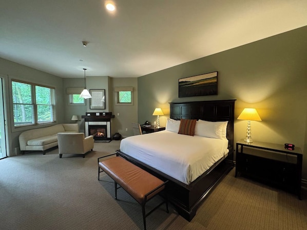 Inn King Suite | Safe på rommet, strykejern/-brett, wi-fi og sengetøy