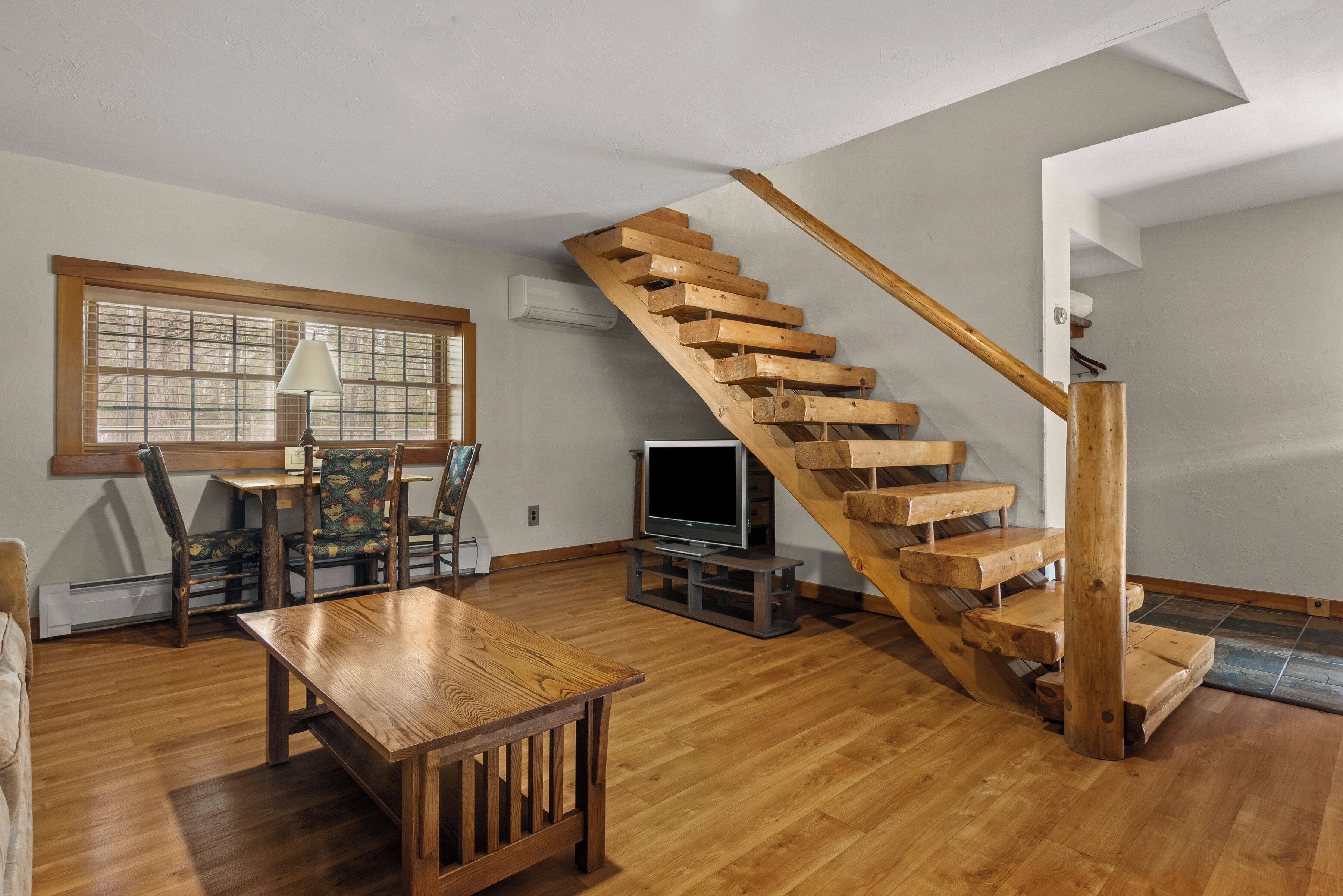 32-inch TV with cable channels