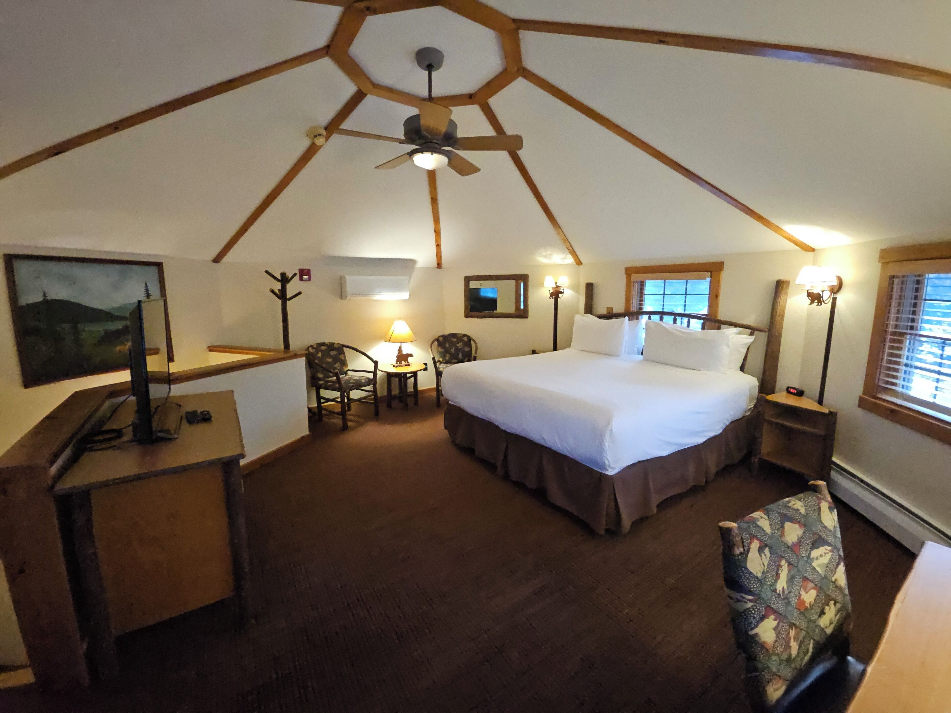 Lodge Family Suite | Tallelokero huoneessa, silitysrauta/-lauta, Wi-Fi, vuodevaatteet