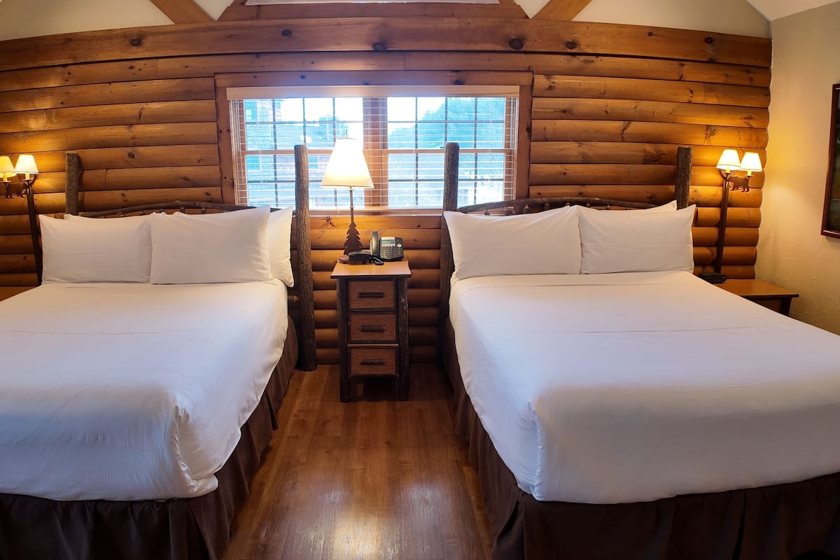 In-room safe, iron/ironing board, WiFi, bed sheets