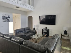 テレビ、DVD プレーヤー、書庫、ステレオ