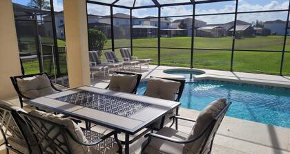 5 Bedroom family home in gated community, near Disney.