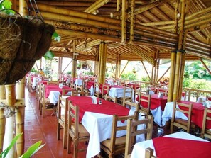 Frühstück, Mittagessen, Abendessen, lokale Küche 