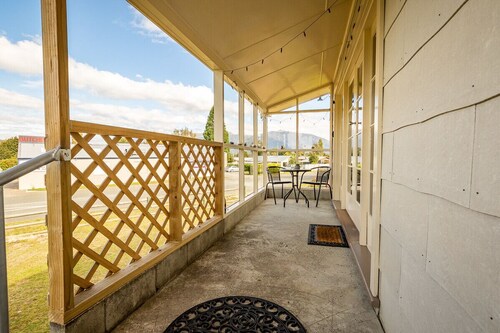 Grand View - Te Anau Holiday Home