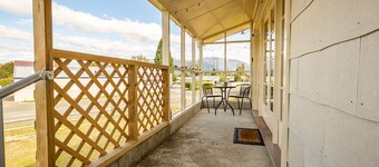 Grand View - Te Anau Holiday Home