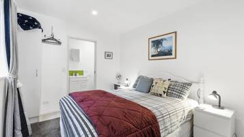 1 bedroom, bed sheets