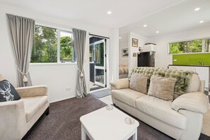 Unclassified image, 2 of 12, button