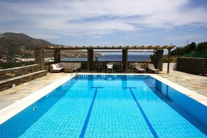 Outdoor pool, sun loungers - Nicolas Hotel Apartments (Andros)