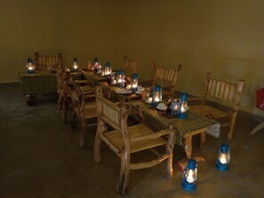 Breakfast, lunch, dinner served; local and international cuisine 