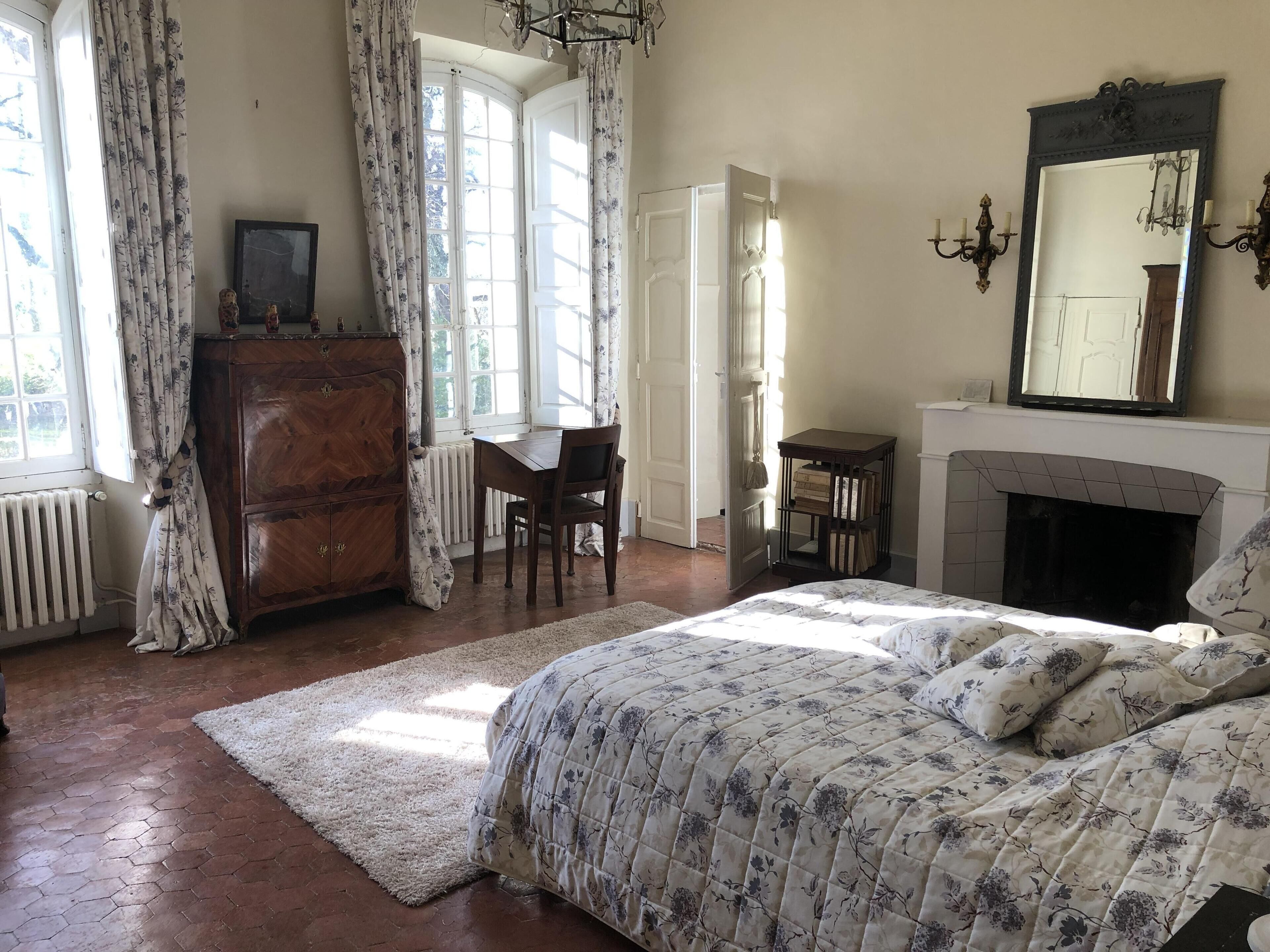 10 多间卧室、熨斗/熨衣板、WiFi、床单