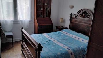 3 bedrooms, desk, iron/ironing board, free WiFi