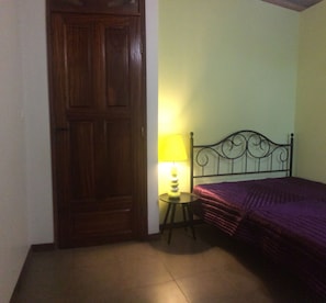 2 chambres, fer et planche à repasser, Wi-Fi gratuit, draps fournis