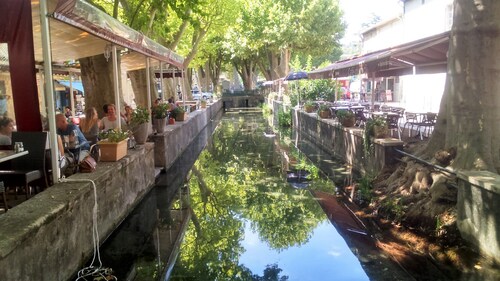 Mas piscine privée clôturée, 5 min Gorges Ardèche, CLIM, WIFI, au calme.