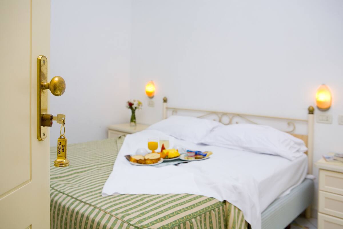 Hypo-allergenic bedding, in-room safe, blackout curtains, soundproofing
