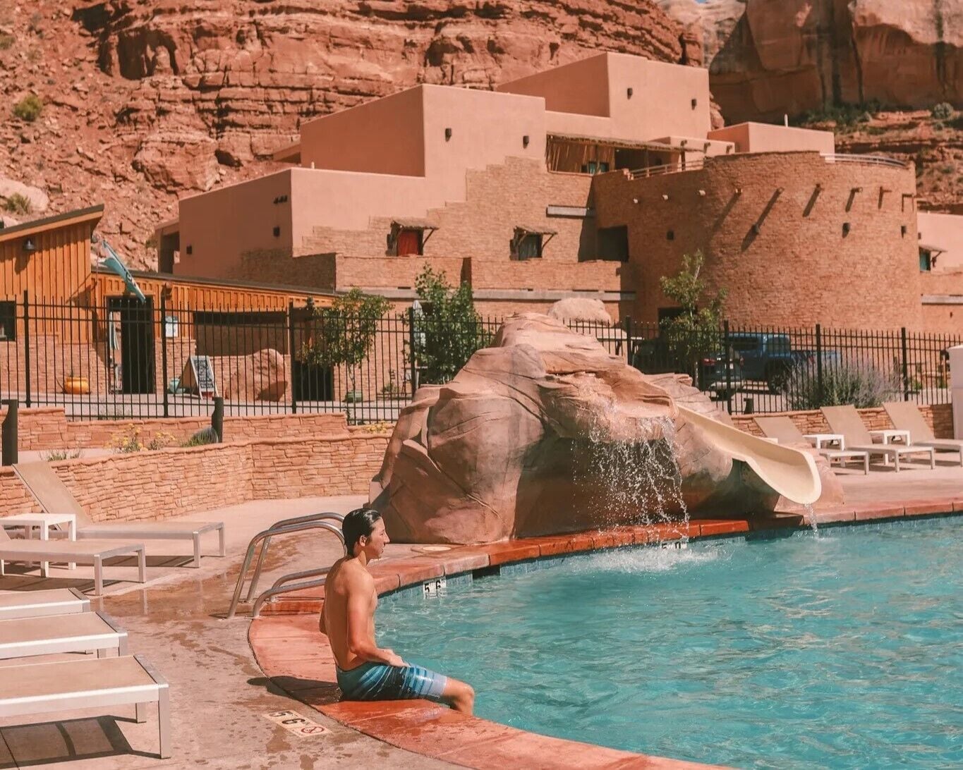 outdoor pool, open 8:00 am to 10:00 pm, pool loungers