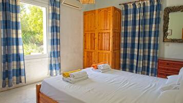 3 Schlafzimmer, Zimmersafe, Schreibtisch, Bügeleisen/Bügelbrett