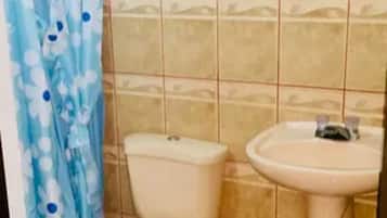 Buồng tắm vòi sen, đồ dùng nhà tắm miễn phí, khăn tắm