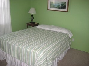 2 bedrooms, bed sheets - Affordable, family 2br 1&1/2 ba condo in beach front complex with pool. (Pensacola Beach)