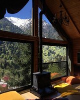 Individually decorated, individually furnished, desk, soundproofing