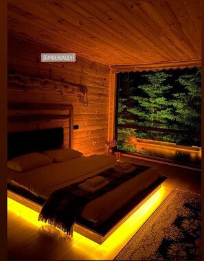 Honeymoon Room | Individually decorated, individually furnished, desk, soundproofing