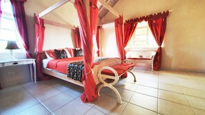 3 chambres, coffres-forts dans les chambres, bureau