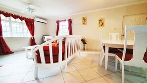 3 chambres, coffre-fort, bureau, fer et planche à repasser