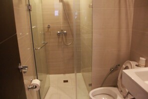 Hair dryer, towels, soap, shampoo - 101 Newport Boulevard Classy Condotel (Newport)